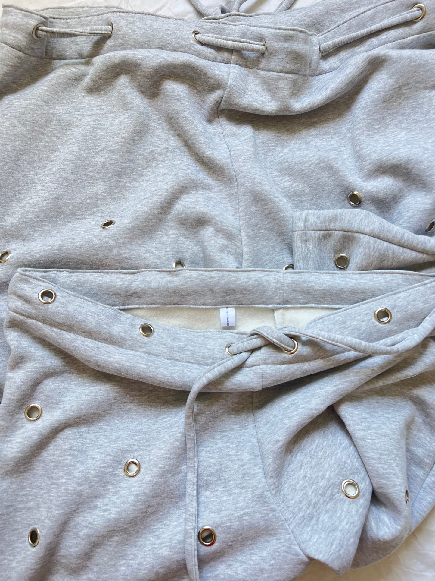 2.Sweat eyelets jorts - grey